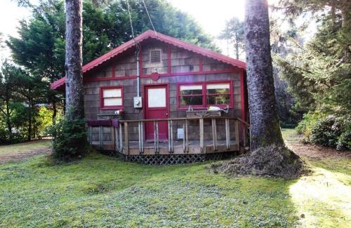 Tillicum Beach House | Woodland Cottage by the Sea