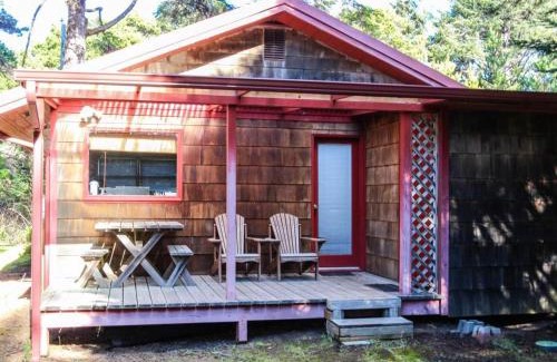 Tillicum Beach House | Woodland Cottage by the Sea