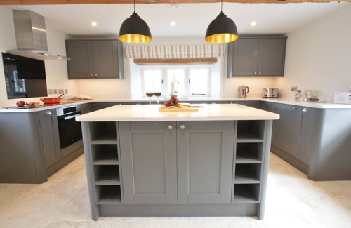 Saxmundham Cottage | WOODLAND COTTAGE, GREAT GLEMHAM, pet friendly in Framlingham