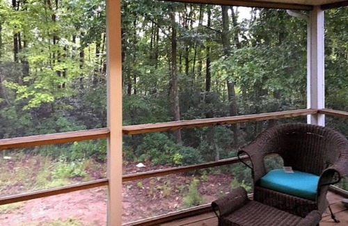 Buckingham Apartment | Woodland Cottage near Yogaville, nestled in woods