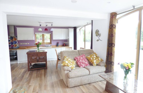 Sugnall Cottage | WOODLAND COTTAGE, pet friendly, with a garden in Eccleshall