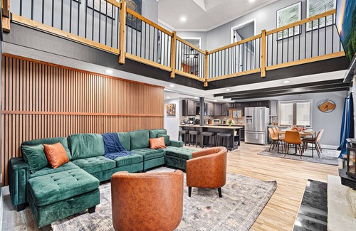 East Stroudsburg House | Woodland Escape; Sleeps 12, Firepit, Indoor and Outdoor Saunas, HotTub and more!