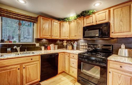 Tahoe Paradise House | Woodland Escape - Cute Little Cabin in the Woods