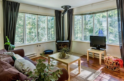 Port Moody Cabin | Woodland & Fireside Hideaway