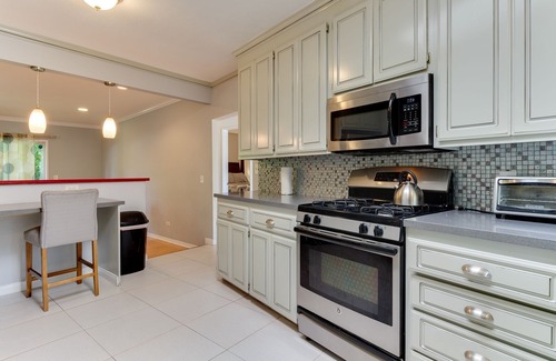 Woodland Hills House | Woodland Hills Charmer