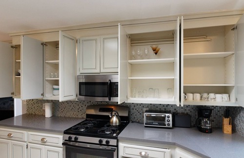 Woodland Hills House | Woodland Hills Charmer