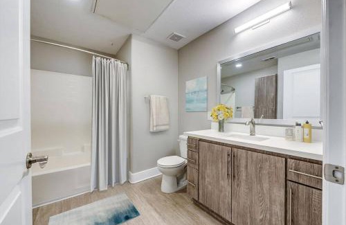 Warner Center Apartment | Woodland Hills Luxury Apt 2 bed CA