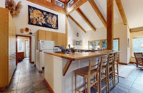 Anchor Bay House | Woodland home with hot tub, deck, olive tree, near beach - 1 dog OK