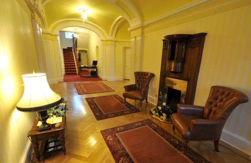 Newbridge House | Woodland House Hotel