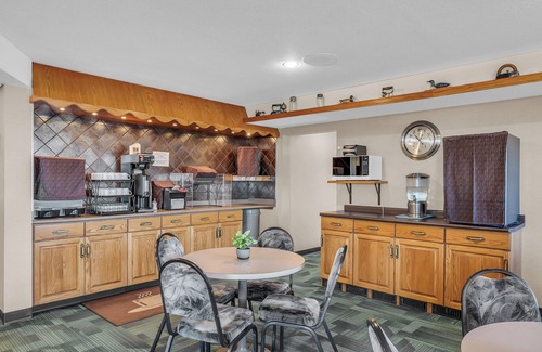 Meadow Lake Hotel | Woodland Inn Meadow Lake