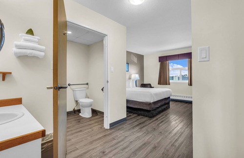 Meadow Lake Hotel | Woodland Inn Meadow Lake