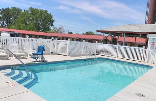 Niagara Falls Hotel | Woodland Inn