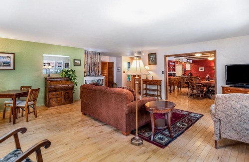 Woodland Park House | Woodland Inn