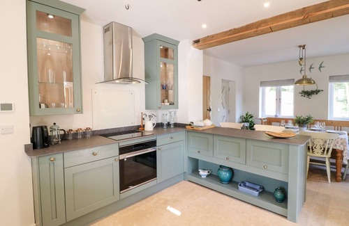 Pattingham Cottage | WOODLAND LODGE, pet friendly, character holiday cottage in Pattingham