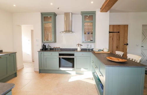 Pattingham Cottage | WOODLAND LODGE, pet friendly, character holiday cottage in Pattingham