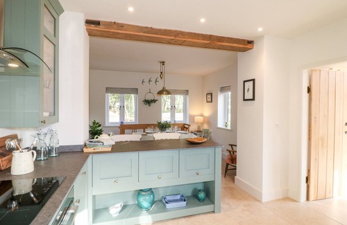 Pattingham Cottage | WOODLAND LODGE, pet friendly, character holiday cottage in Pattingham