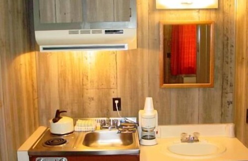 Grayling Hotel | Woodland Motor Lodge