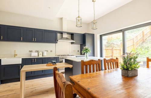 Redlynch House | *Woodland Retreat|4BR|2.5B|Free Parking|*