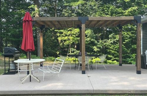 Bellaire House | Woodland Retreat At Finch Creek