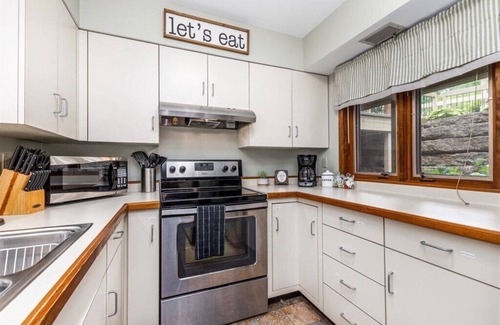 The Galena Territory Condo | Woodland Retreat condo in Galena Territory! Trails, pools and more!