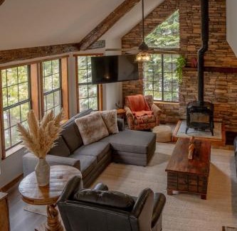 Dogwood Mountain House | Woodland Retreat - Horse-friendly