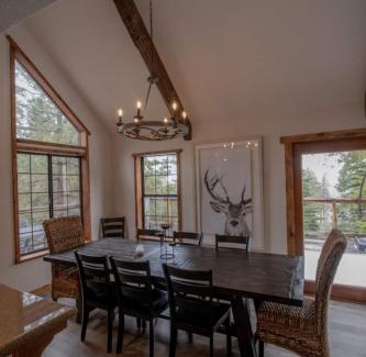 Dogwood Mountain House | Woodland Retreat - Horse-friendly