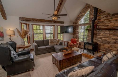 Dogwood Mountain House | Woodland Retreat - Horse-friendly