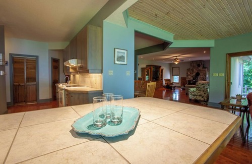 Central Huron Cottage | Woodland Retreat *King Bed* Private Lake Access