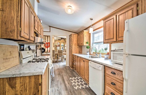 Good Hart House | Woodland Retreat: Near Trails, Golf & Wineries!