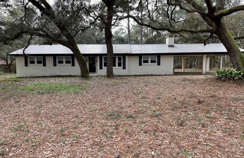 Daphne House | Woodland River Retreat Cozy, quiet, well-appointed home near Fairhope