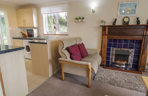 Cwrt Cottage | WOODLAND ROOST, family friendly, with a garden in Barmouth