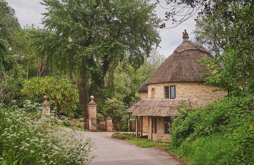 Sherborne Cottage | Woodland Round House - Luxury Cottages