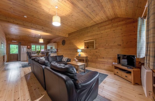 Overton-on-dee Ski Chalet | Woodland Rowan Lodge
