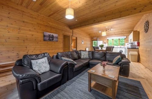 Overton-on-dee Ski Chalet | Woodland Rowan Lodge