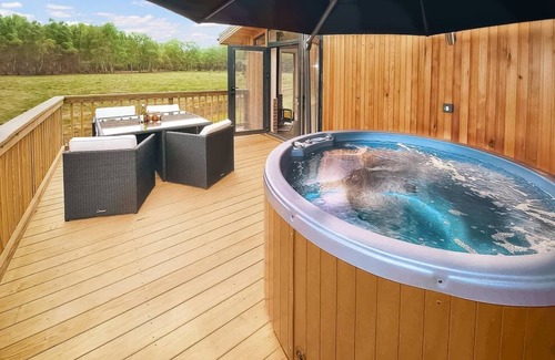 Dukeries Mill Ski Chalet | Woodland Rustic Pet Friendly 2 Bed