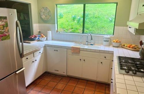 West End House | Woodland Sanctuary Walking Distance to towns of San Anselmo and San Rafael