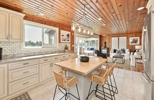 Brighton House | Woodland Shores: A Holiday A Getaway Like No Other! Vacation Awaits with Hot Tub on Woodland Lake!