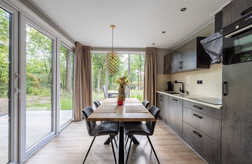 Bosgebied Hoenderloo House | Woodland Stay with Heated Pool