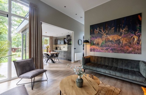 Bosgebied Hoenderloo House | Woodland Stay with Heated Pool