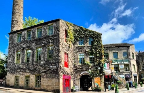 Hebden Bridge House | Woodland View by the Canal Hebden Bridge