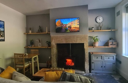 Hebden Bridge House | Woodland View by the Canal Hebden Bridge