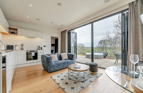 Lewes Ski Chalet | Woodland View Retreat