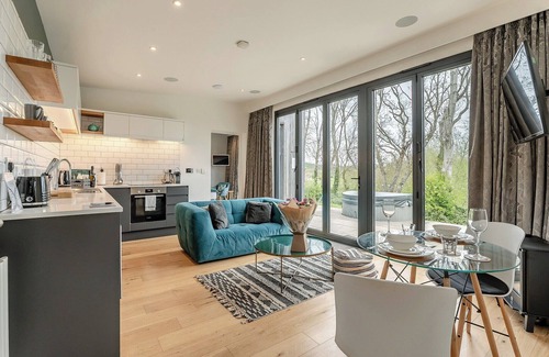 Lewes Ski Chalet | Woodland View Retreat (Pet)