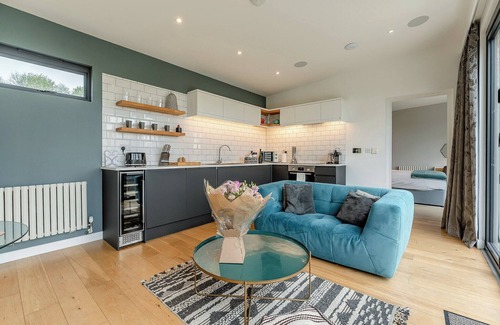 Lewes Ski Chalet | Woodland View Retreat (Pet)