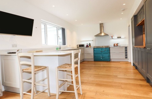 Treator House | WOODLANDS CLOSE, pet friendly, luxury holiday cottage in Padstow
