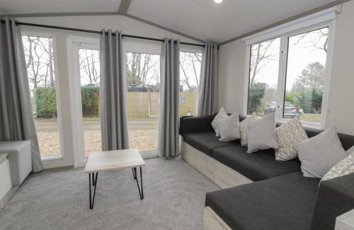 Ruthin House | Woodlands Gold WO06