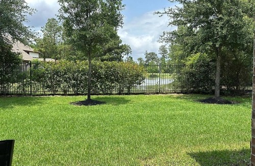 Tomball House | Woodlands House. 8 People, Restaurants, Movie Theater, HEB, Parks and Walkways.