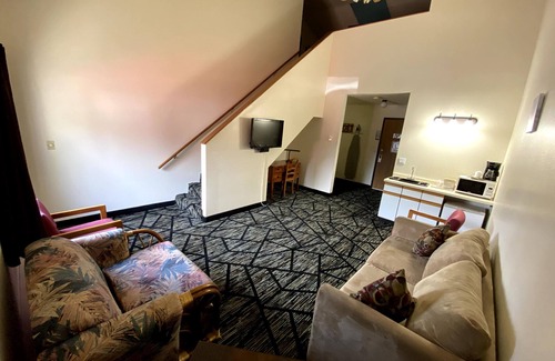 Medford Hotel | Woodlands Inn & Suites