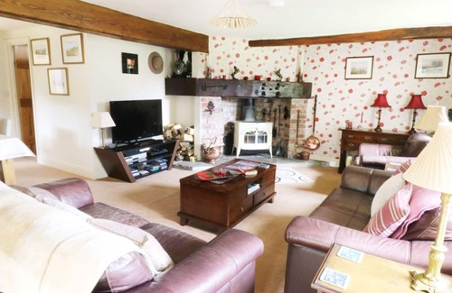 Fence Cottage | WOODLANDS, pet friendly, character holiday cottage in Wigglesworth