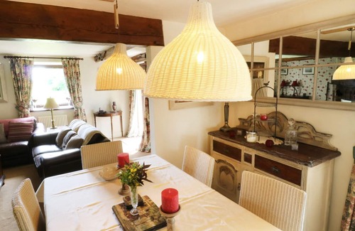 Fence Cottage | WOODLANDS, pet friendly, character holiday cottage in Wigglesworth